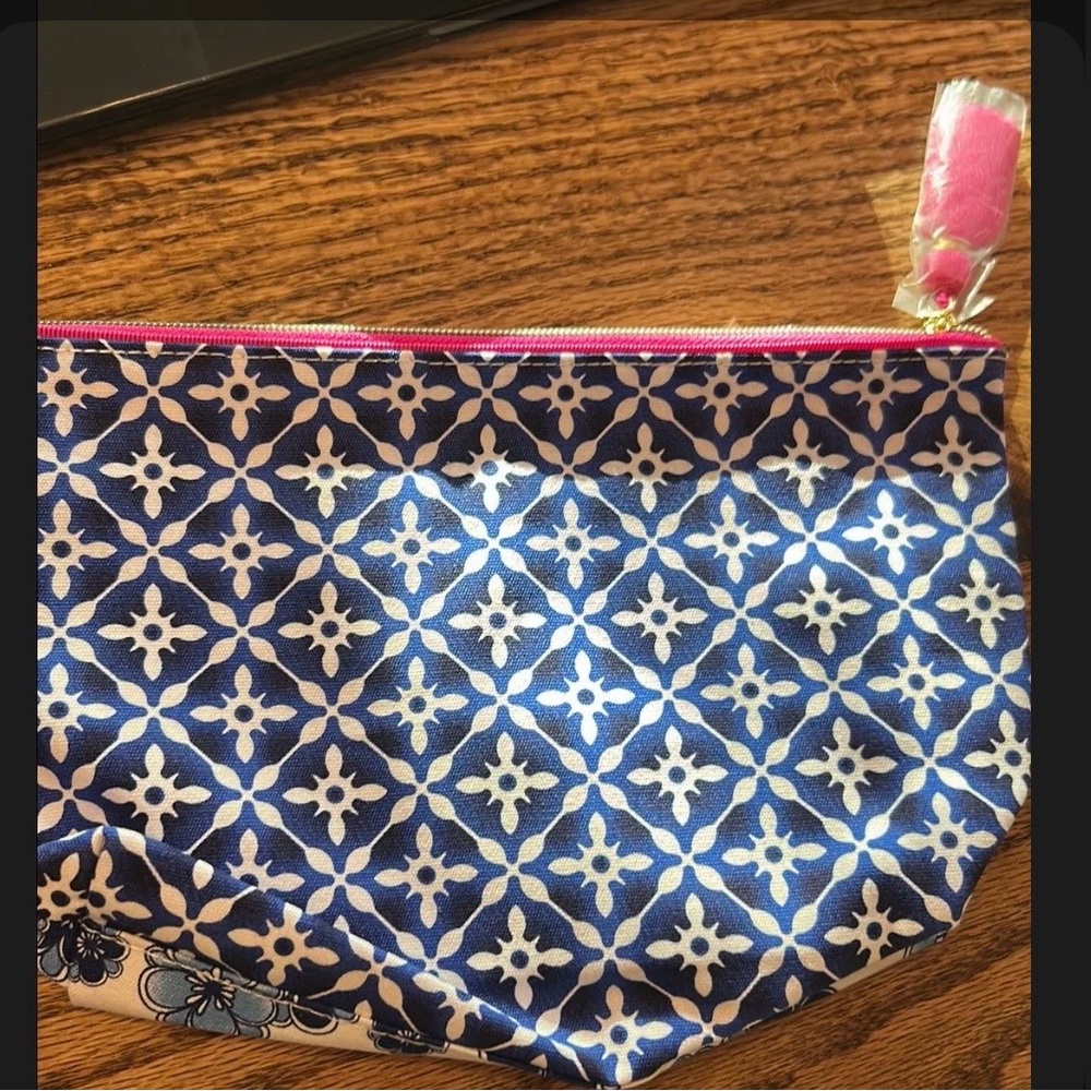Estée Lauder boho cosmetic bag